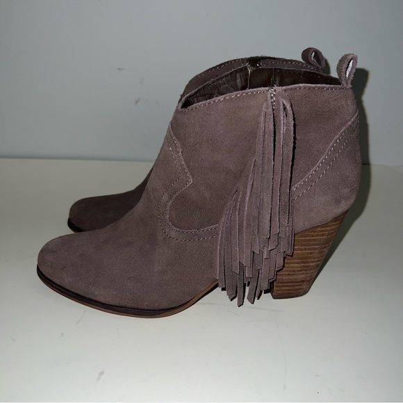 Steve Madden Suede Ohio Fringe Bootie Taupe - Picture 4 of 5